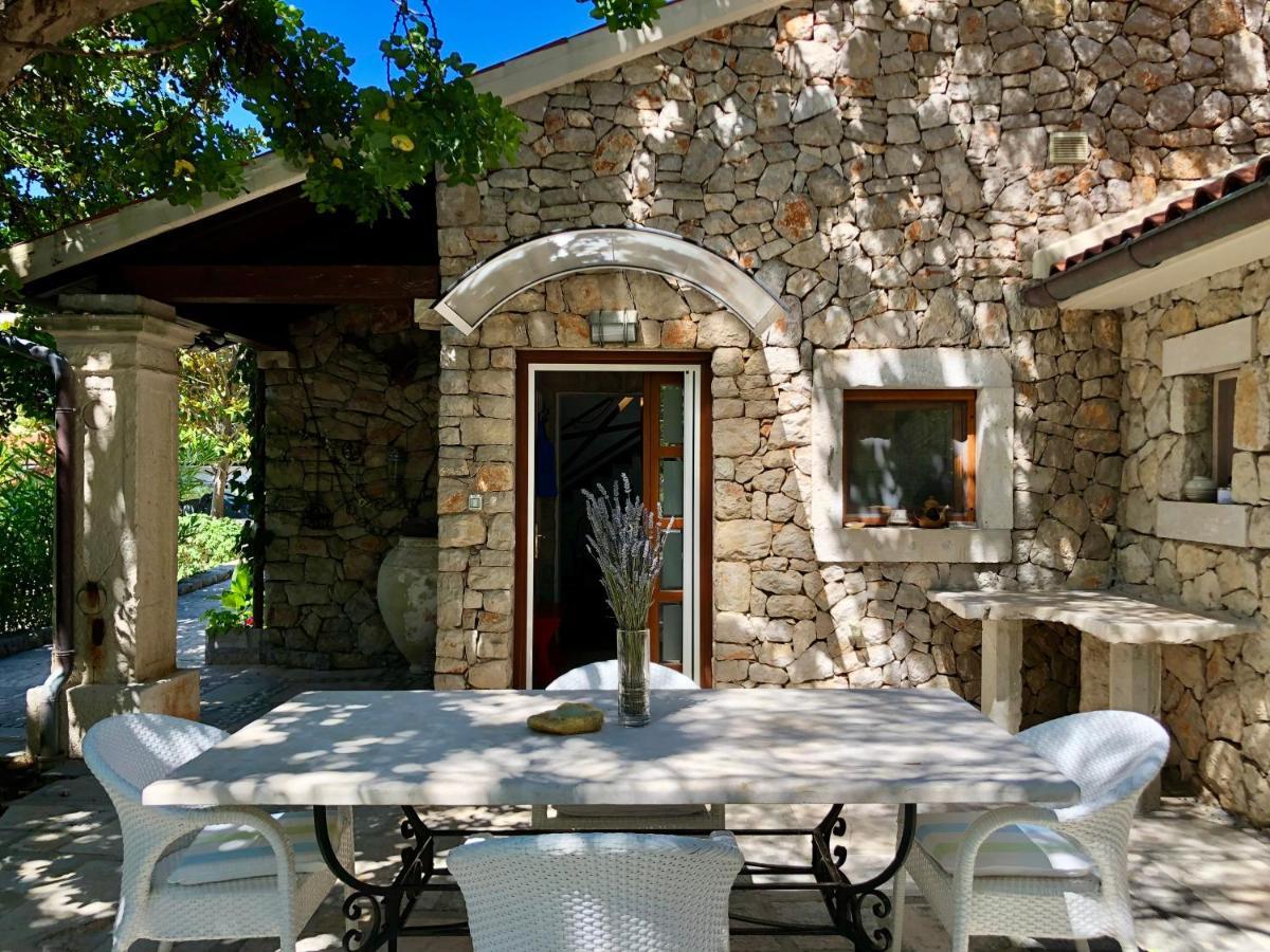 Вилла Stone House Retreat Мали-Лошинь Экстерьер фото
