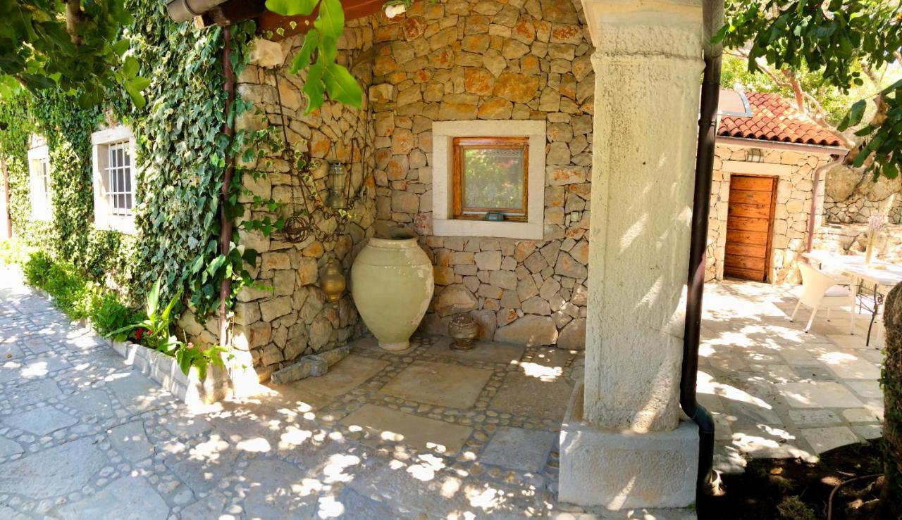Вилла Stone House Retreat Мали-Лошинь Экстерьер фото